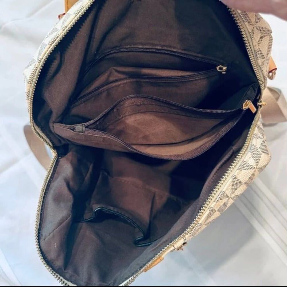 Backpack - Picture 3 of 9